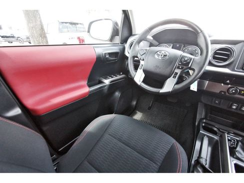 Used 2019 Toyota Tacoma SR5 RWD image 10