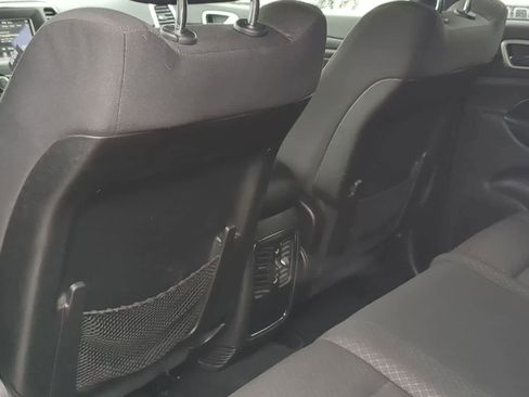 Used 2019 Jeep Grand Cherokee Laredo AWD/4WD image 18