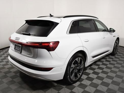 Used 2021 Audi e-tron Prestige w/ Prestige Package image 6