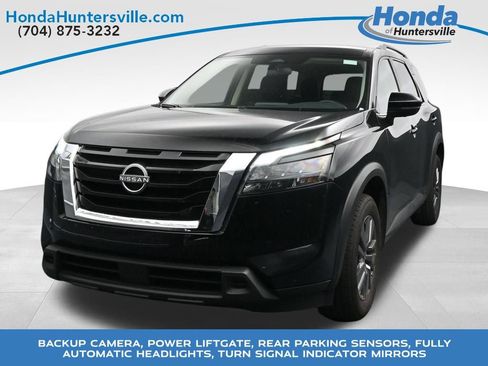 Used 2025 Nissan Pathfinder SV FWD image 2