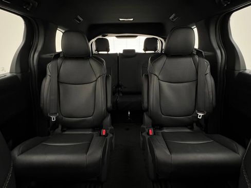 Used 2025 Toyota Sienna XLE Woodland Edition image 18
