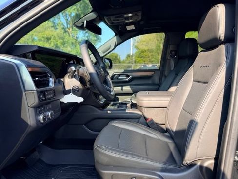 Used 2025 GMC Yukon Denali w/ Sun & Power Step Package AWD/4WD image 7