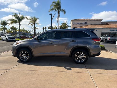 Used 2018 Toyota Highlander XLE FWD image 8