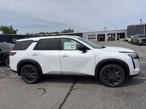 New 2026 Nissan Pathfinder SL w/ SL Premium Package AWD/4WD image 4