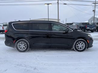 Used 2024 Chrysler Pacifica Touring-L video 2