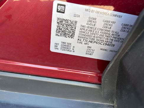 Used 2025 Chevrolet Trax LT image 28