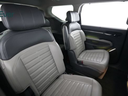 Used 2024 Kia EV9 Land AWD/4WD image 5
