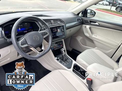 Used 2023 Volkswagen Tiguan SE w/ Panoramic Sunroof Package image 15