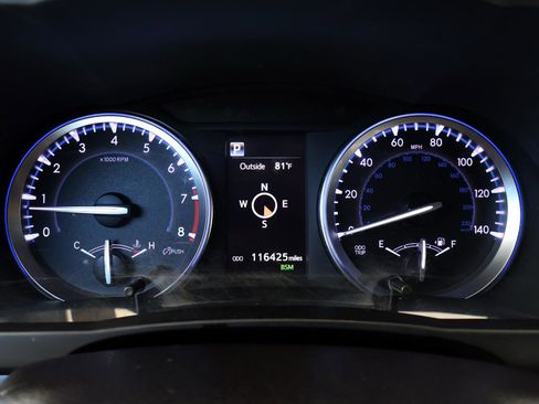 Used 2018 Toyota Highlander Limited Platinum FWD image 26
