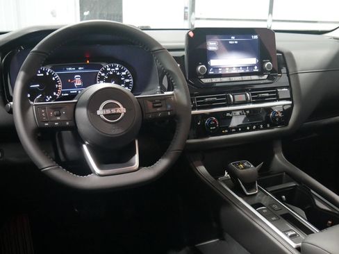 New 2025 Nissan Pathfinder SV image 14