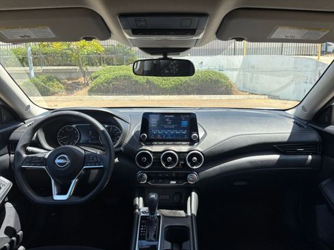 Used 2025 Nissan Sentra SV FWD image 31