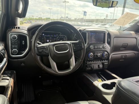 Used 2022 GMC Sierra 2500 Denali w/ Denali Black Diamond Edition AWD/4WD image 34