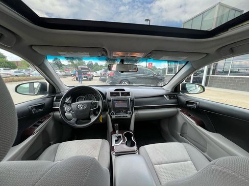 Used 2014 Toyota Camry XLE FWD image 10