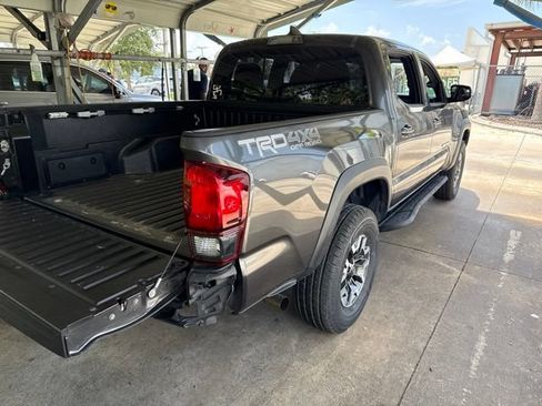 Used 2018 Toyota Tacoma TRD Off-Road AWD/4WD image 5