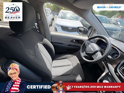 Used 2023 Chrysler Voyager LX FWD image 29