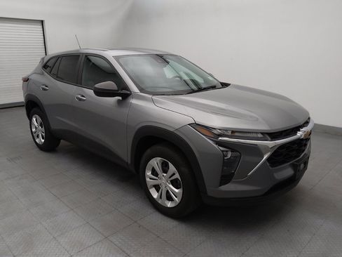 Used 2024 Chevrolet Trax LS FWD image 11