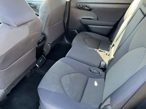 Used 2023 Toyota Highlander LE image 18