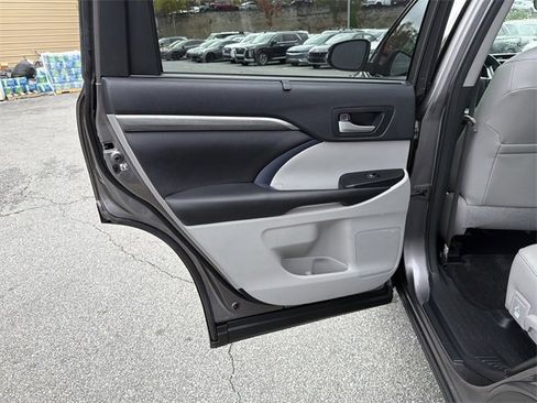 Used 2018 Toyota Highlander Limited Platinum image 22
