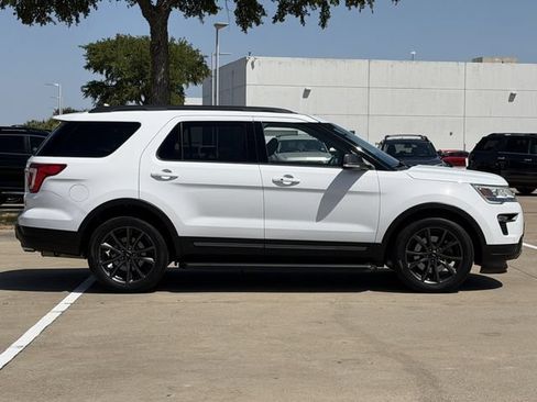 Used 2019 Ford Explorer XLT w/ Equipment Group 202A FWD image 3
