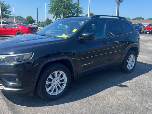 Used 2022 Jeep Cherokee Latitude Lux w/ Mopar Interior Package AWD/4WD image 13