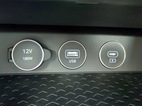 Certified 2025 Genesis G70 2.5T RWD image 12