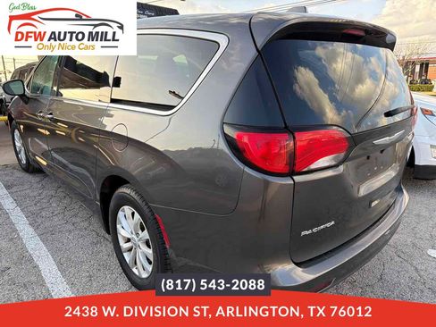 Used 2017 Chrysler Pacifica Touring w/ Tire & Wheel Group image 3