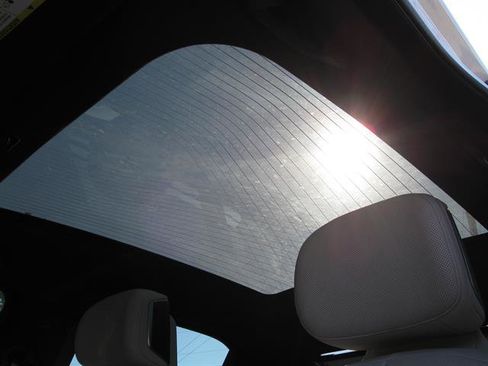 Used 2024 BMW 760i xDrive w/ Premium Package 2 image 11