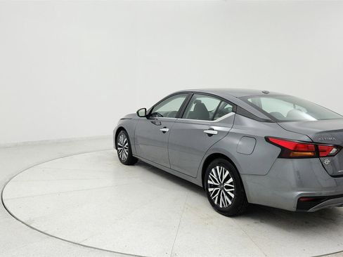 Used 2024 Nissan Altima 2.5 SV FWD image 3