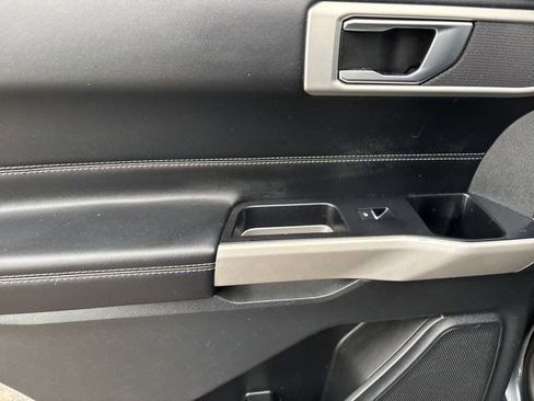 Used 2022 Ford Explorer XLT image 33