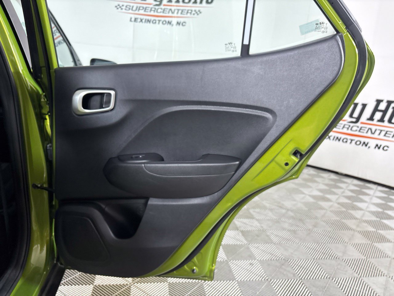 Used 2023 Hyundai Venue SEL FWD image 23