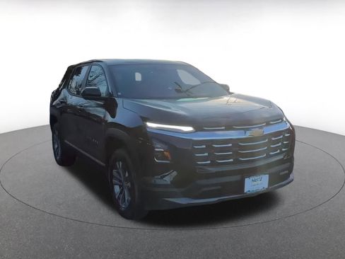 Used 2025 Chevrolet Equinox LT image 3