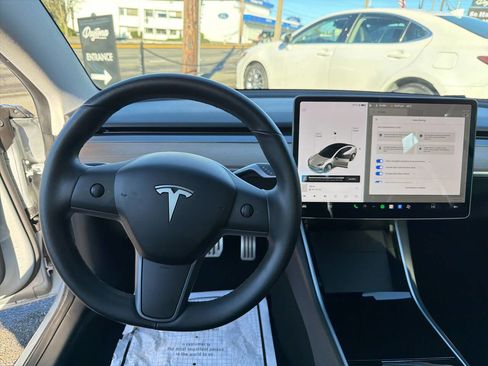 Used 2018 Tesla Model 3 Long Range image 27