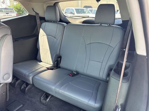 Used 2021 Buick Enclave Essence image 22