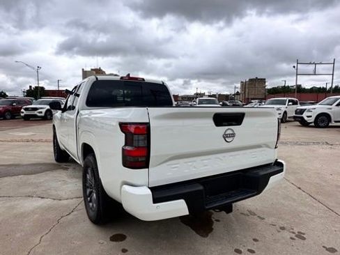 New 2025 Nissan Frontier SV w/ SV Convenience Package image 9