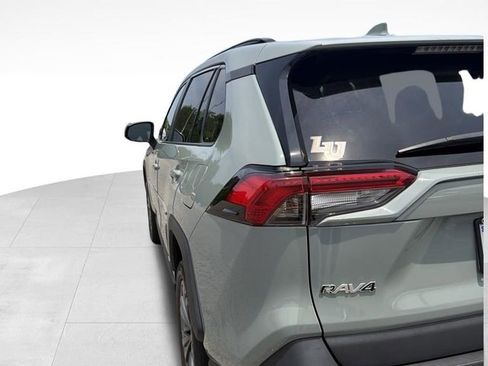 Used 2022 Toyota RAV4 XLE Premium AWD/4WD image 8