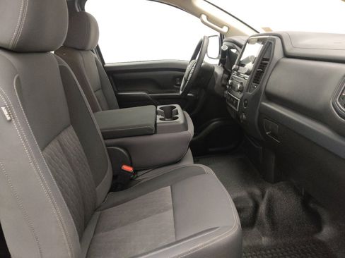 Used 2022 Nissan Titan S image 21