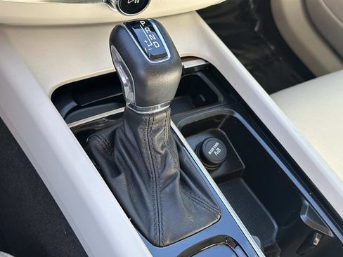 Certified 2021 Volvo XC60 T5 Momentum w/ Premium Package image 15