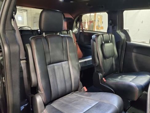 Used 2016 Dodge Grand Caravan R/T image 15