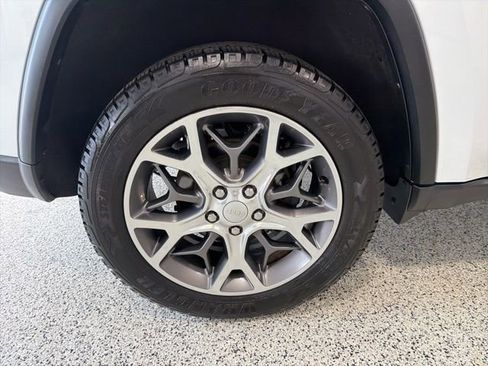 Used 2019 Jeep Grand Cherokee Limited w/ Luxury Group II AWD/4WD image 38