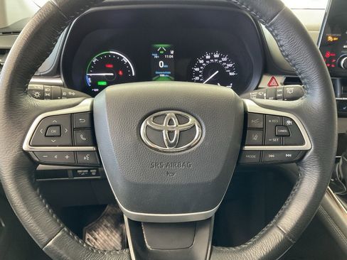 Used 2021 Toyota Sienna XLE image 11