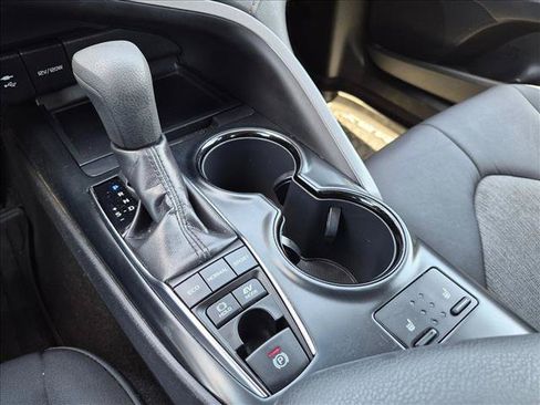 Used 2019 Toyota Camry LE FWD image 12
