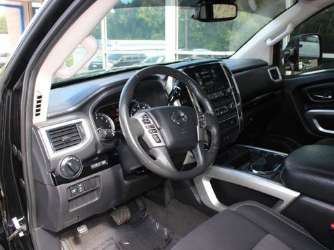 Used 2021 Nissan Titan SV w/ SV Convenience Package image 11