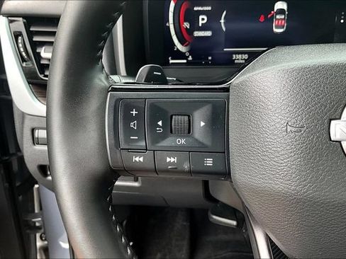 Used 2025 Nissan Rogue Platinum FWD image 11
