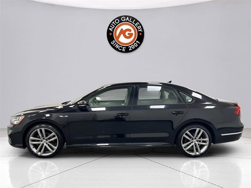 Used 2018 Volkswagen Passat 2.0T R-Line image 4