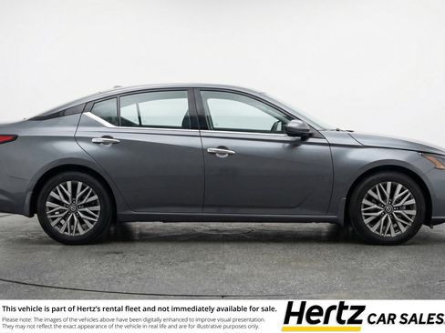 Used 2025 Nissan Altima 2.5 SV image 11
