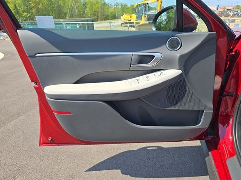 Certified 2025 Hyundai Sonata SE image 13