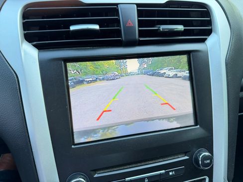 Used 2016 Ford Fusion SE FWD image 16