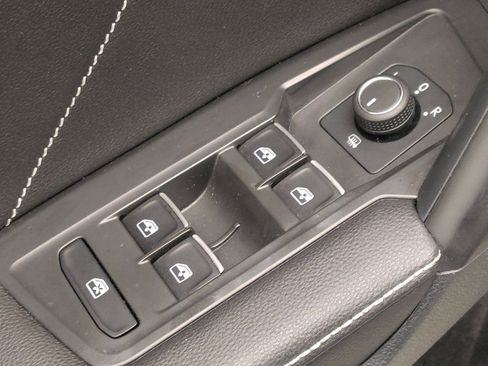 Used 2023 Volkswagen Tiguan SE FWD image 27