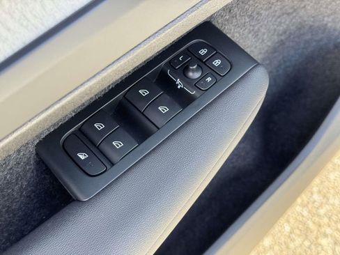 Certified 2026 Volvo XC40 B5 Plus w/ Protection Package Premier image 15