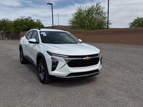 Used 2024 Chevrolet Trax LT w/ Driver Confidence Package image 3